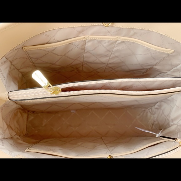 Gaby’sBags-NWT Michael Kors Large Tote Vanilla MK - Picture 6 of 6